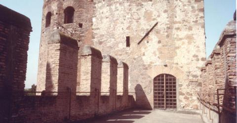 Porta San Sebastiano - terrazza sopra il corpo centrale della porta tra le due torri