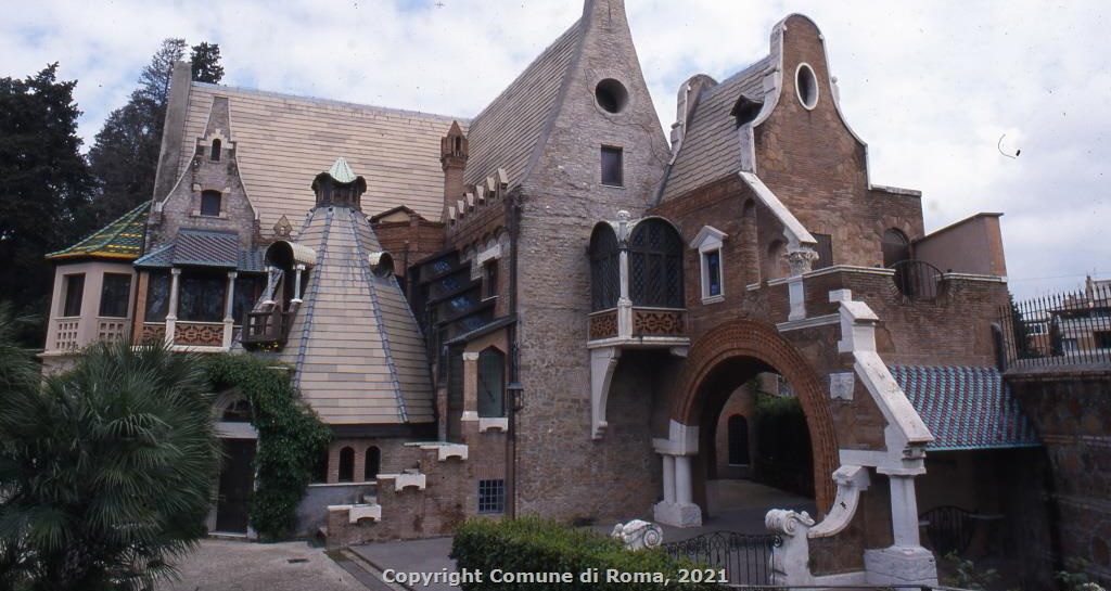 La Casina delle Civette, villino, Villa Torlonia, Inv. VT 6920 Architetti: Giuseppe Jappelli / Enrico Gennari / Venuto Venuti / Vincenzo Fasolo Artisti: Duilio Cambellotti / Paolo Paschetto / Umberto Bottazzi / Cesare Picchiarini "Copyright Sovrintendenza Capitolina ai Beni Culturali 2023" La Casina delle Civette, villino, Villa Torlonia, Inv. VT 6920 Architetti: Giuseppe Jappelli / Enrico Gennari / Venuto Venuti / Vincenzo Fasolo Artisti: Duilio Cambellotti / Paolo Paschetto / Umberto Bottazzi / Cesare Picchiarini "Copyright Sovrintendenza Capitolina ai Beni Culturali 2023"