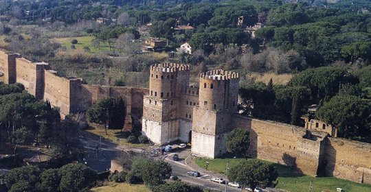 Mura Aureliane da Porta S. Sebastiano verso la via C. Colombo